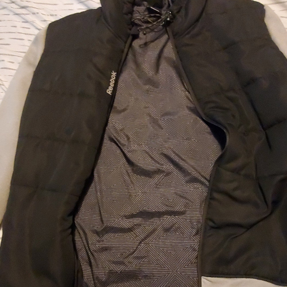 Reebox - Picture 2 of 2